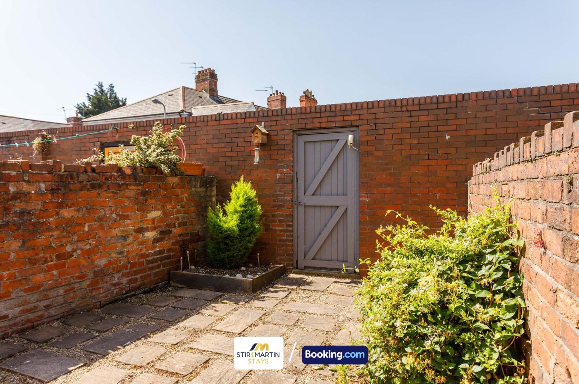 Comfy 3Bed House By Stirkmartin Stays Short Lets & Serviced Accommodation Cardiff With Free Parking & 8Mins To City Centre Esterno foto