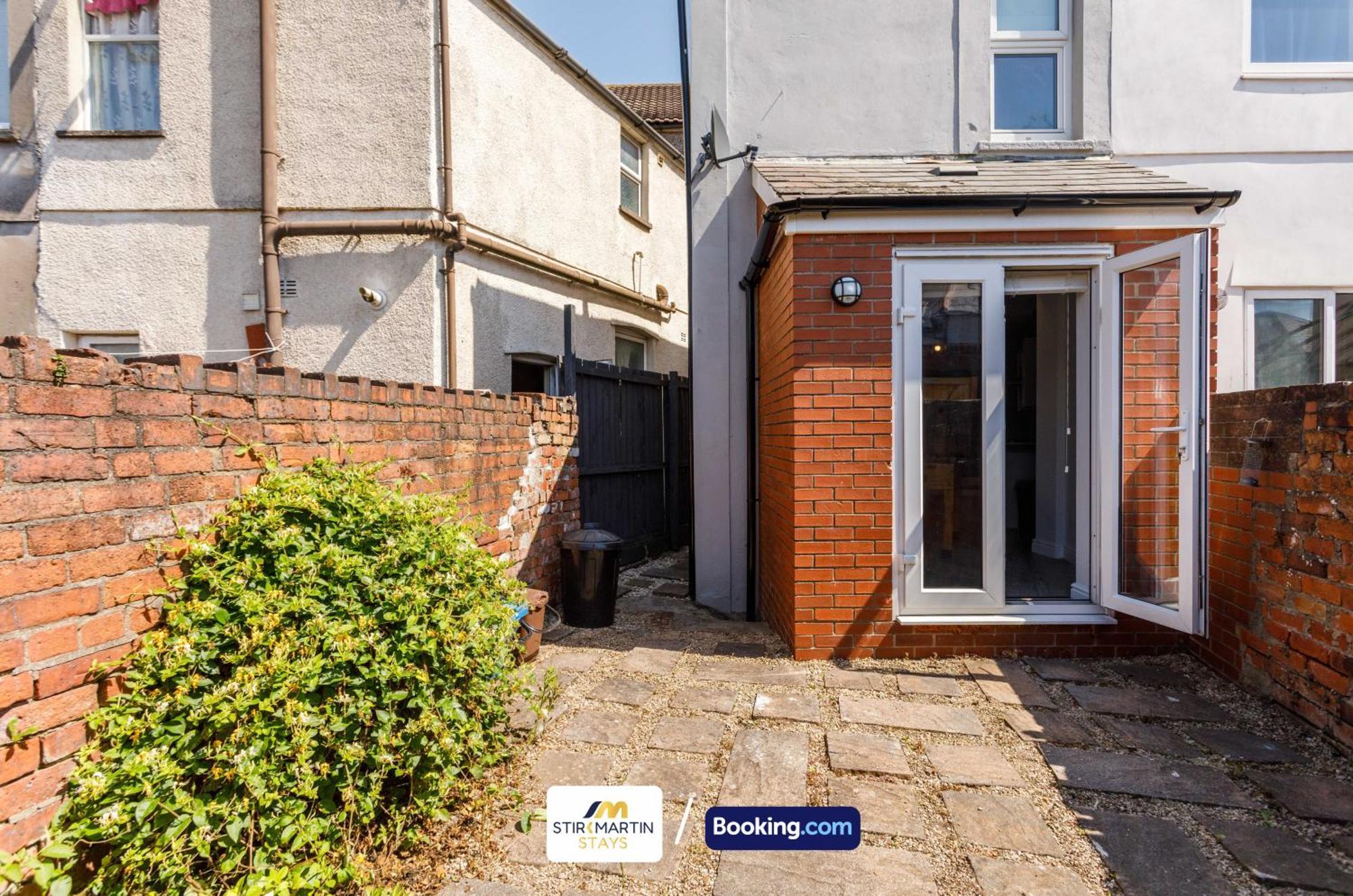 Comfy 3Bed House By Stirkmartin Stays Short Lets & Serviced Accommodation Cardiff With Free Parking & 8Mins To City Centre Esterno foto