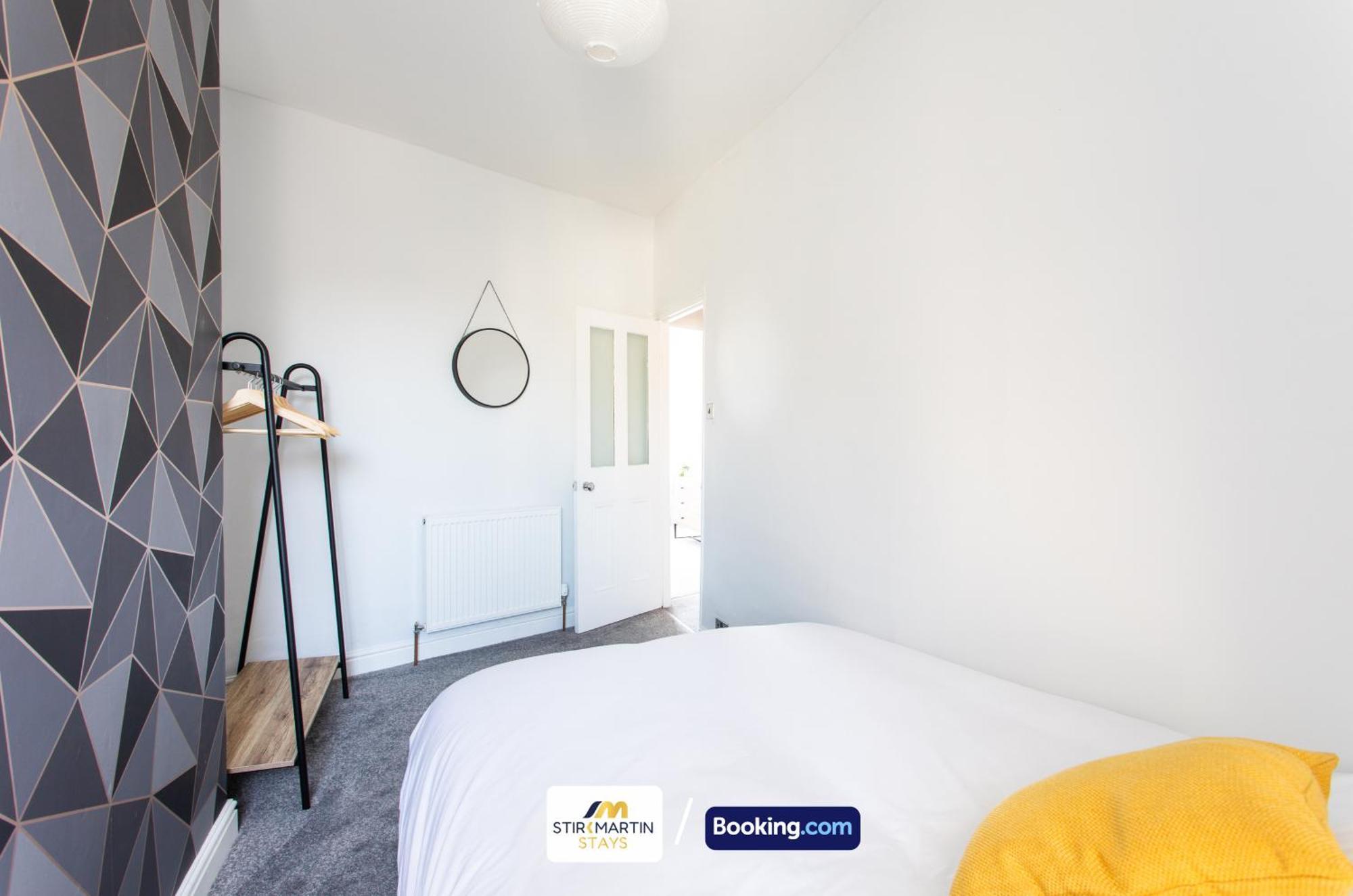 Comfy 3Bed House By Stirkmartin Stays Short Lets & Serviced Accommodation Cardiff With Free Parking & 8Mins To City Centre Esterno foto