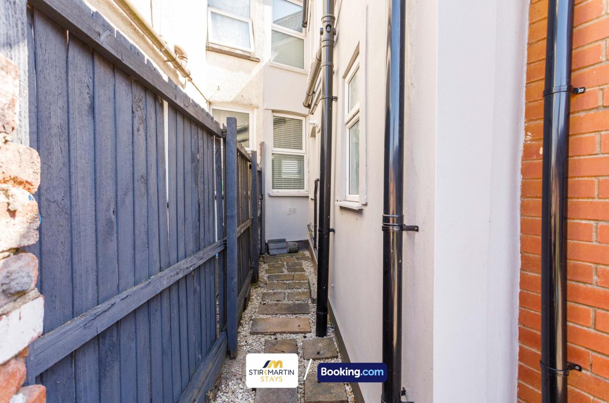 Comfy 3Bed House By Stirkmartin Stays Short Lets & Serviced Accommodation Cardiff With Free Parking & 8Mins To City Centre Esterno foto