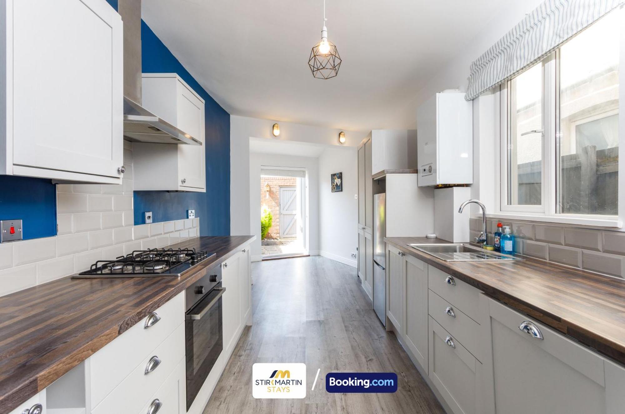 Comfy 3Bed House By Stirkmartin Stays Short Lets & Serviced Accommodation Cardiff With Free Parking & 8Mins To City Centre Esterno foto