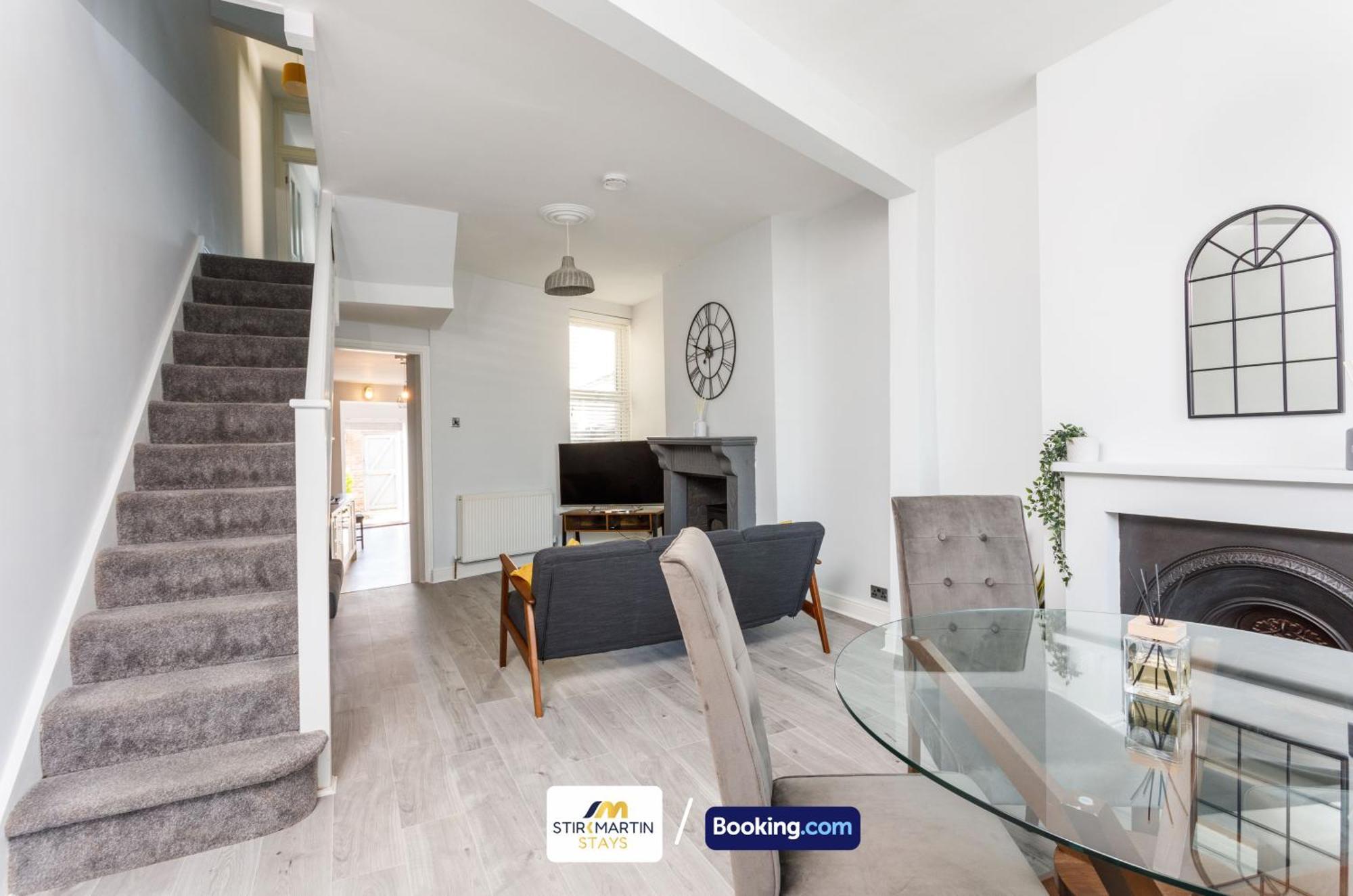 Comfy 3Bed House By Stirkmartin Stays Short Lets & Serviced Accommodation Cardiff With Free Parking & 8Mins To City Centre Esterno foto