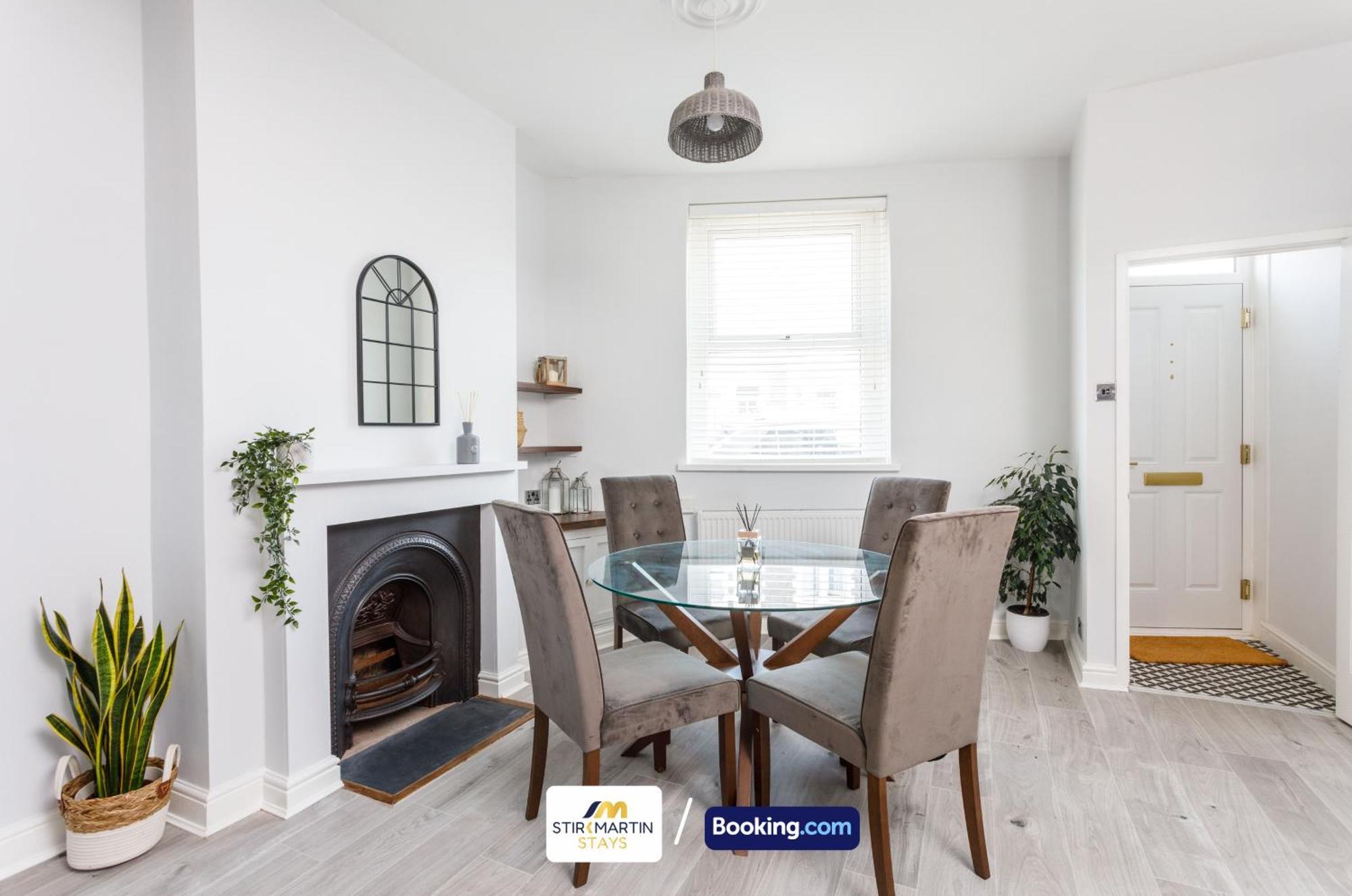 Comfy 3Bed House By Stirkmartin Stays Short Lets & Serviced Accommodation Cardiff With Free Parking & 8Mins To City Centre Esterno foto