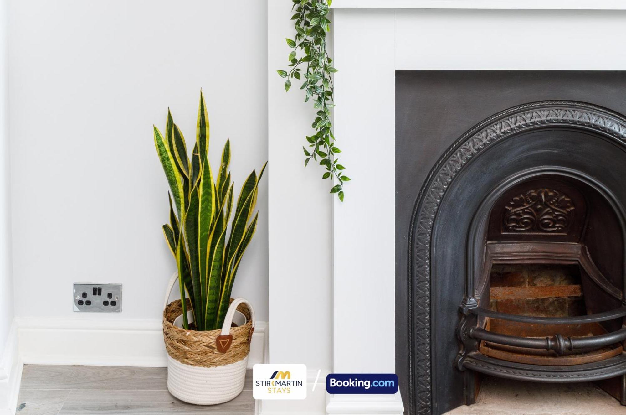 Comfy 3Bed House By Stirkmartin Stays Short Lets & Serviced Accommodation Cardiff With Free Parking & 8Mins To City Centre Esterno foto