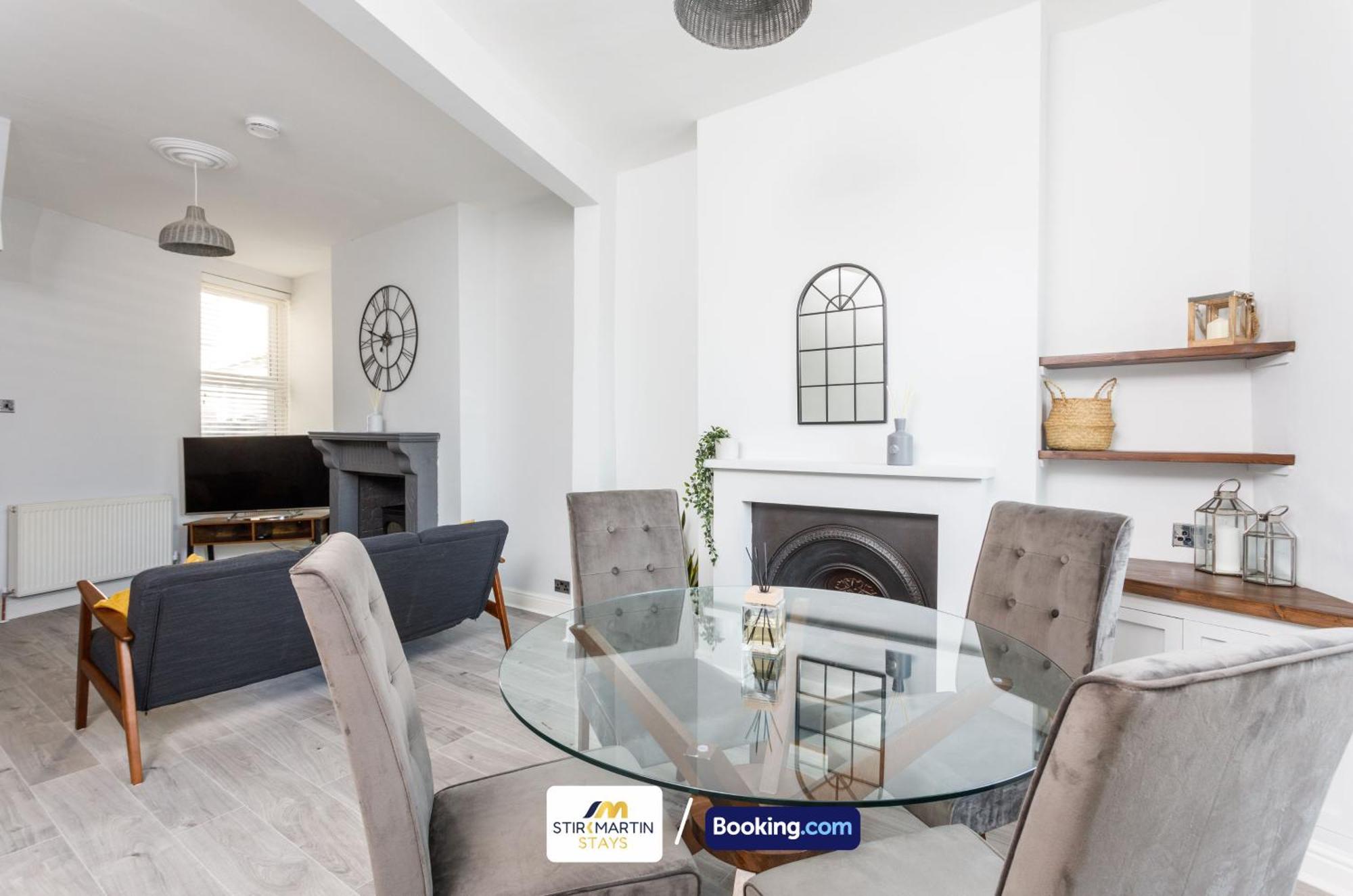 Comfy 3Bed House By Stirkmartin Stays Short Lets & Serviced Accommodation Cardiff With Free Parking & 8Mins To City Centre Esterno foto