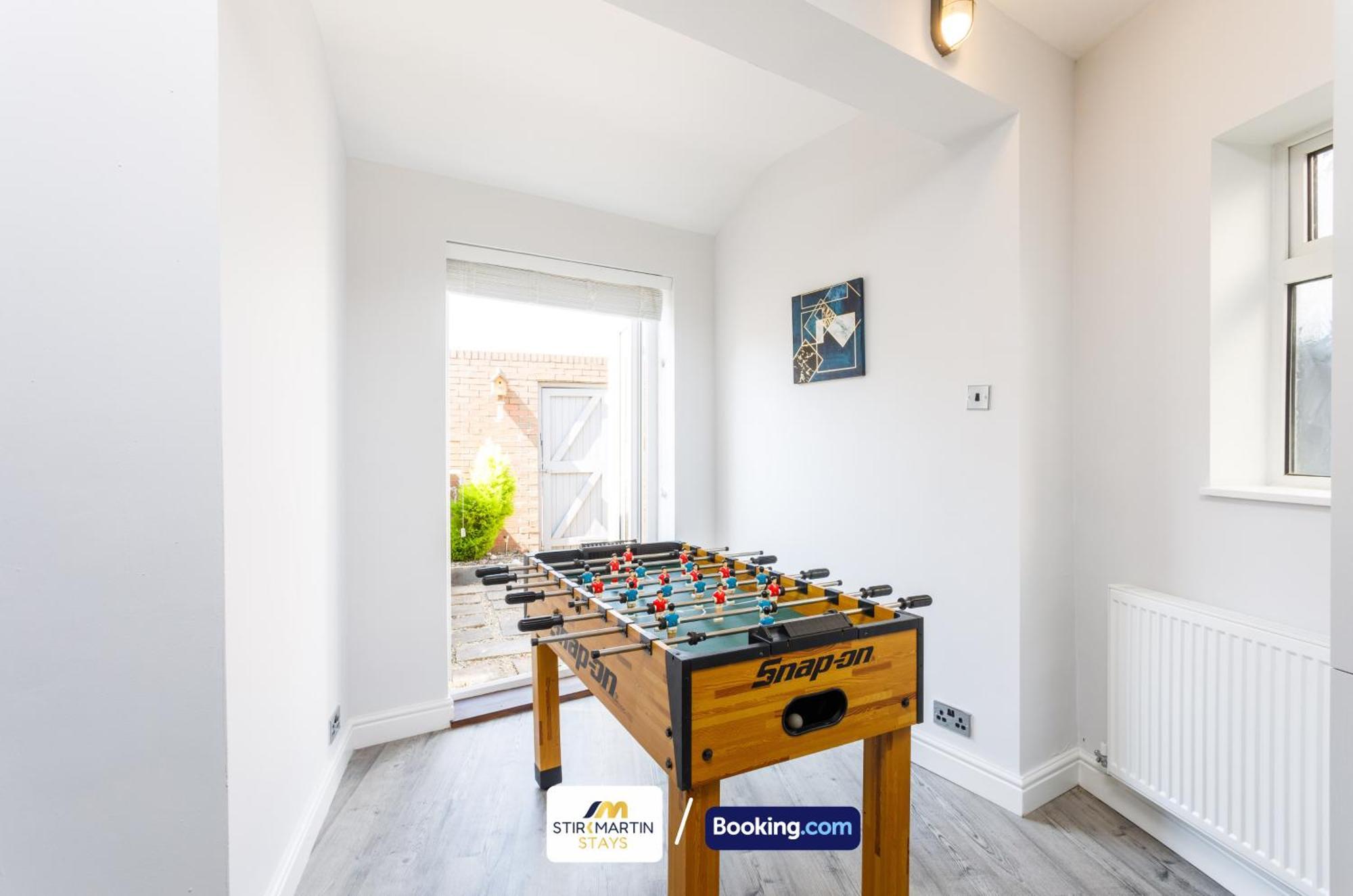 Comfy 3Bed House By Stirkmartin Stays Short Lets & Serviced Accommodation Cardiff With Free Parking & 8Mins To City Centre Esterno foto