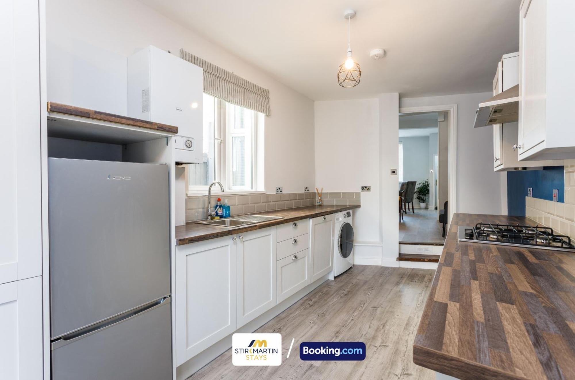 Comfy 3Bed House By Stirkmartin Stays Short Lets & Serviced Accommodation Cardiff With Free Parking & 8Mins To City Centre Esterno foto